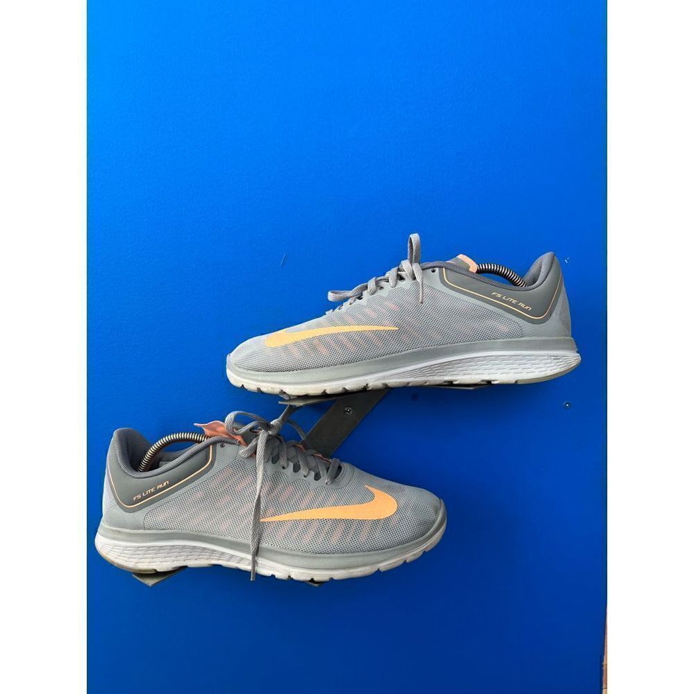 Nike Women Shoe FS Lite Run 4 Premium  Athletic Sneaker Pre Owned size 11 women